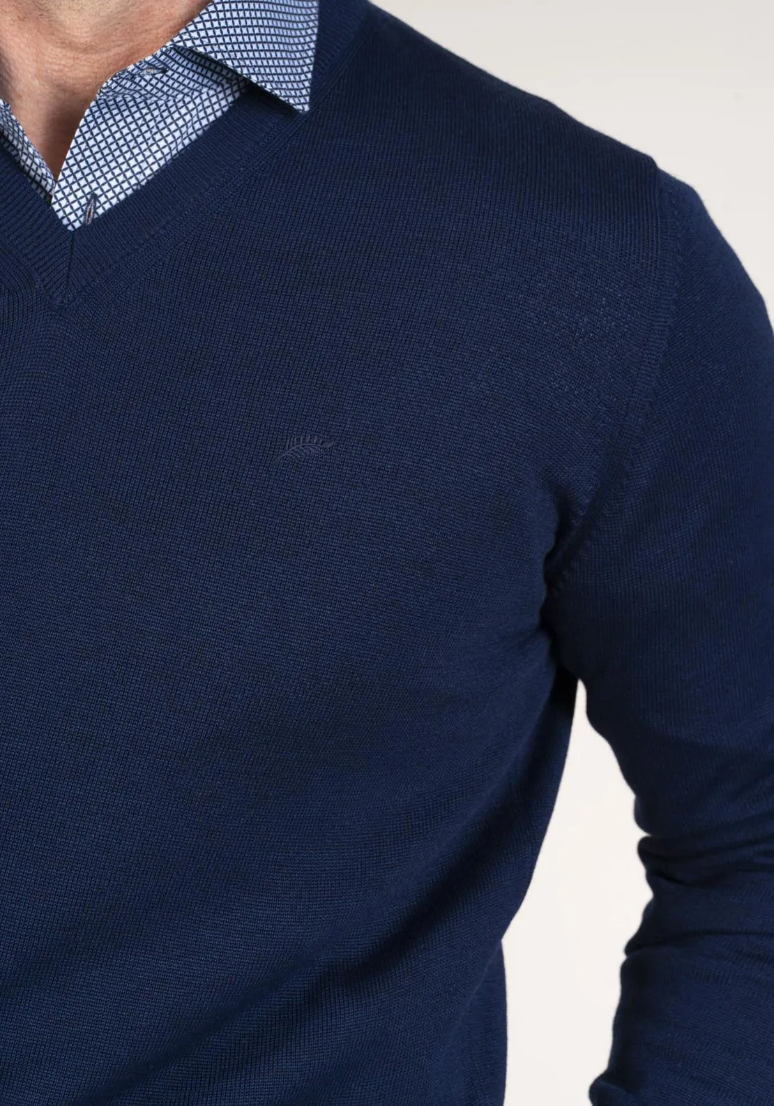 50/50 Fine Merino Wool & Acrylic V-Neck Knit - Navy