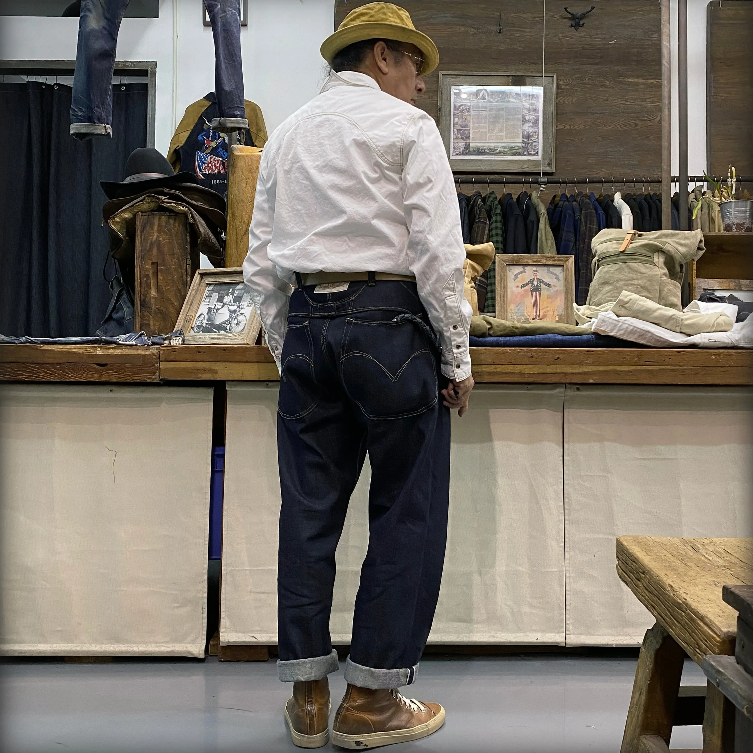 DDL 319R-DIABLO LUCKY-WC REGULAR FIT 2 HORSESHOE POCKET WHITE LEFT HAND TWILL WESTERN SHIRT WITH A SUBTLE COPPER THREADS STITCHING-E0 WHITE