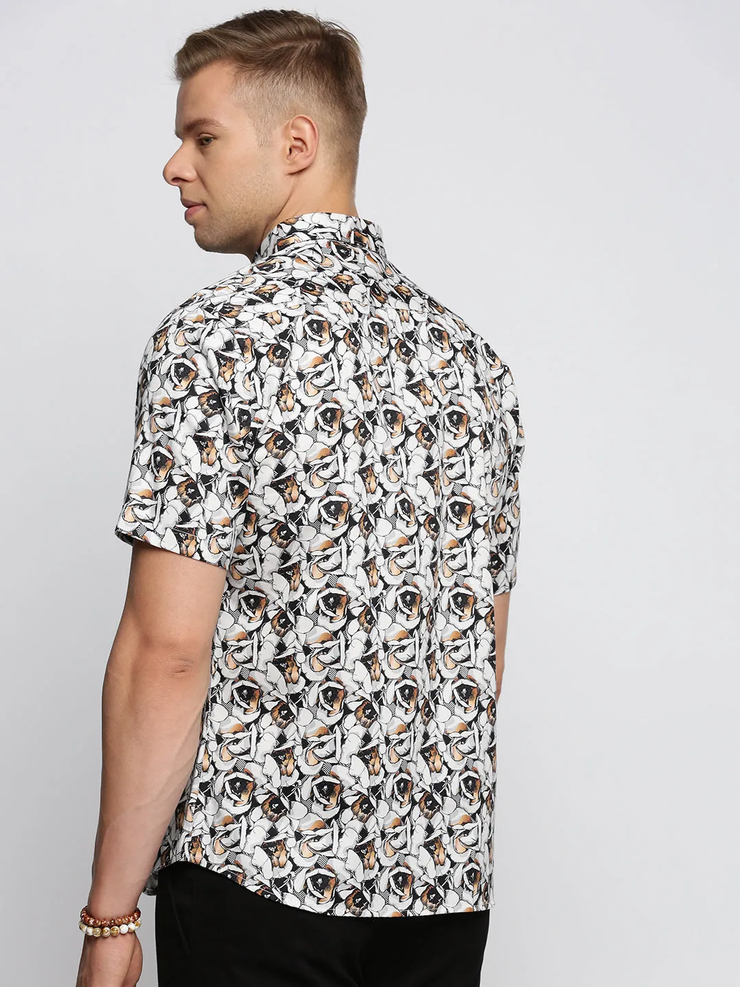 Men White Slim Fit Spread Collar Floral Printed Cotton Casual Shirt