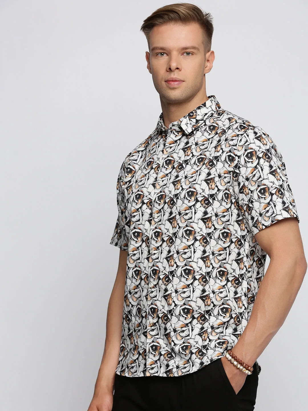 Men White Slim Fit Spread Collar Floral Printed Cotton Casual Shirt