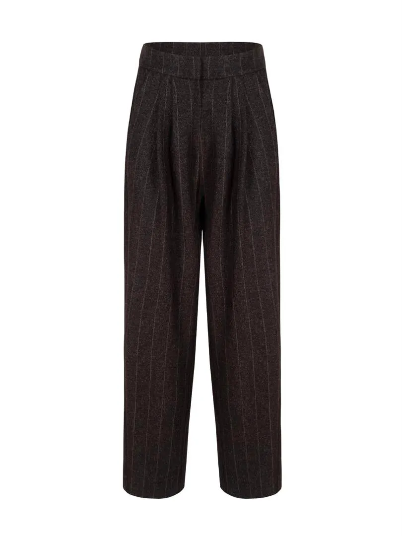Pleated Relaxed Cut Trousers - Brown