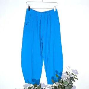Relaxed cotton trousers with pockets and diagonal seam detail