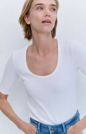 Ribbed T-shirt with round neck and half-length sleeves