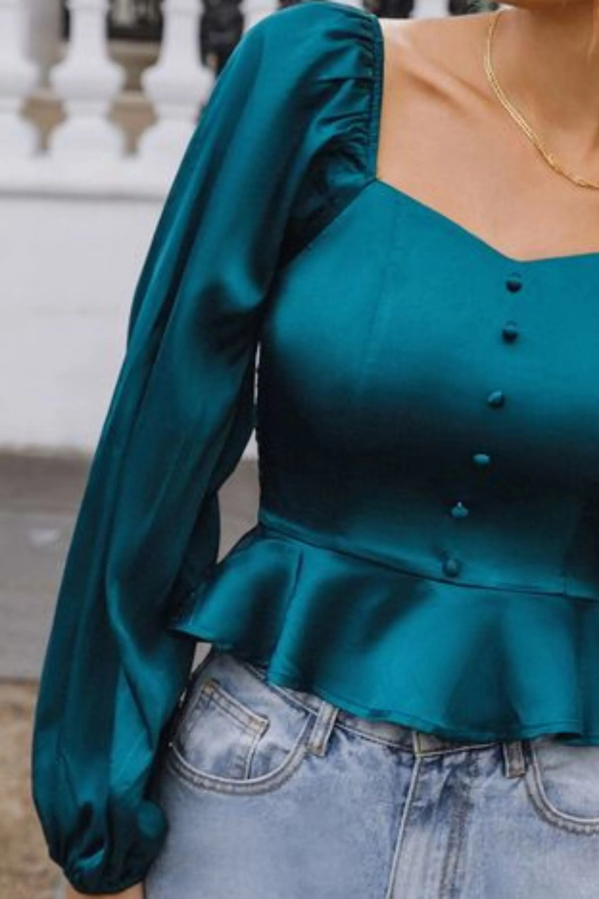 SWEETHEART NECK RFFLE HEM SATIN SHIRT